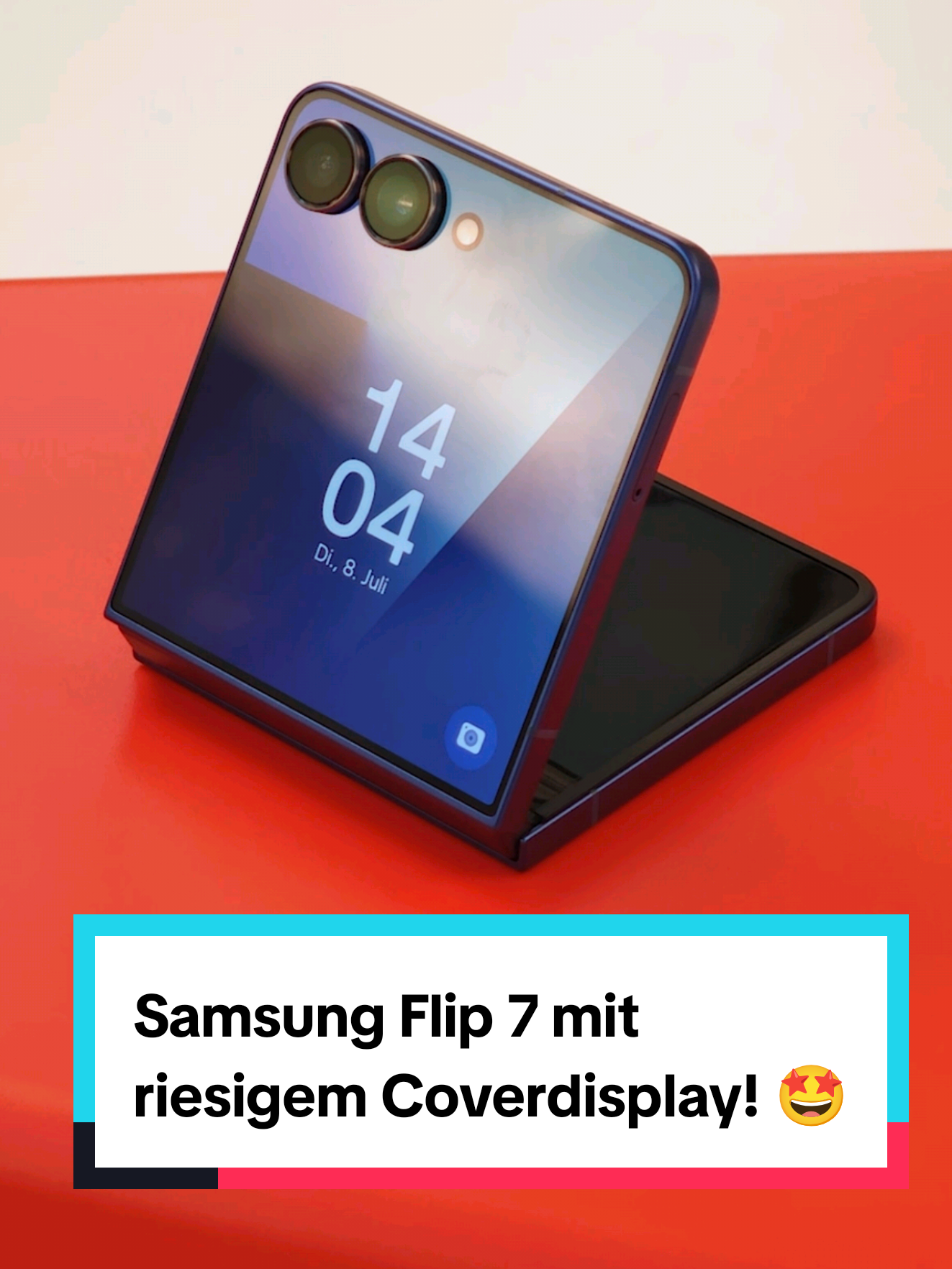 Samsung hat’s getan: Das neue Flip 7 hat endlich ein Außendisplay, mit dem man richtig was anfangen kann! 😍 Das sind die Upgrades: 📱 Riesiges Außendisplay: Das Coverdisplay wächst auf krasse 4,1 Zoll und hat superdünne Ränder 📏 Schlanker & größer: Trotz 6,9 Zoll Innendisplay ist das Flip 7 dünner geworden – nur noch 6,5 mm aufgeklappt 🔋 Mehr Akku: Die Kapazität steigt auf 4.300 mAh und sorgt zusammen mit dem neuen Exynos 2500 Chip für hoffentlich längere Laufzeiten 📸 Bewährte Kamera: 50 MP Hauptkamera und 12 MP Ultraweitwinkel Dazu ist das faltbare Smartphone weiterhin nach IP48 gegen Wasser geschützt, lädt aber immer nohc mit lahmen 25 Watt auf. 🐌 Was sagt ihr zum neuen Flip? Ein Handy für euch? Schreibt’s in die Kommentare! 👇 @SamsungDeutschland  #samsung #galaxyzflip7 #zflip7 #foldable #Tech #smartphone #android 