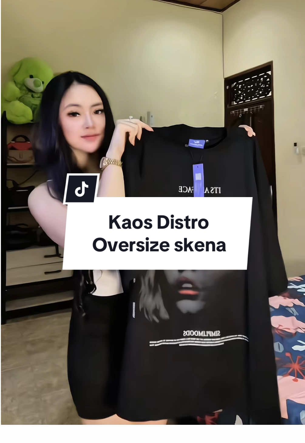 gila sihh baju nya keren bgt💯 cewe/cowo bisa pake kaos nya,dijamin bahan nya bagus polll✨ #oversizedshirt #kaosunisex #kaosdistro #skenaoutfit #kaosoversizekekinian #rekomendasioutfit #kaoskeren 