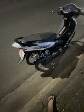 nấp nánh dưới ánh đèn😋 #wave #honda 