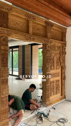 Gebyok 3,8x2,8 meter ukir 2 sisi terpasang di cisarua villa mewah #gebyoksekarjati #gebyok #gebyokjepara #gebyokjoglo #rumahjoglo #rumahkayu #rumahgebyok #gebyokukir #gebyokjawa #pinturumah #pintuukir #pintujati #pintugebyok #bangunrumah #bangunvilla #renovvilla #renovresort #renovrumah 