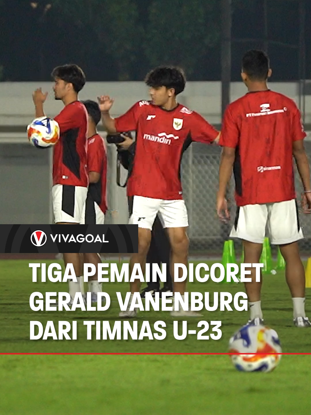 Jelang persiapan menghadapi ASEAN Cup U-23 2025, pelatih Gerald Vanenburg resmi mencoret tiga pemain yakni Rahmat Syawal, Frengky Missa, dan Ahmad Wadil. Ia juga memastikan timnya tidak akan menjalani laga uji coba melawan klub lokal jelang turnamen tersebut. Kini ia harus mencoret dua nama lainnya untuk didaftarkan pada ASEAN Cup U-23 2025. Bagaimana prediksi Vivamania soal nasib Garuda Muda di kompetisi kali ini?  👇 #timnasindonesia #vivagoal #timnasindonesia🇮🇩 #timnasu23 #timnas