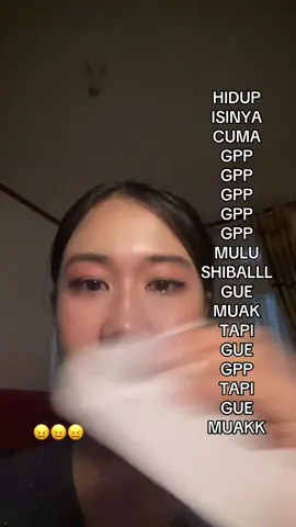 eyeliner gue miring sebelah gara gara kucek kucek mata 😭😭 