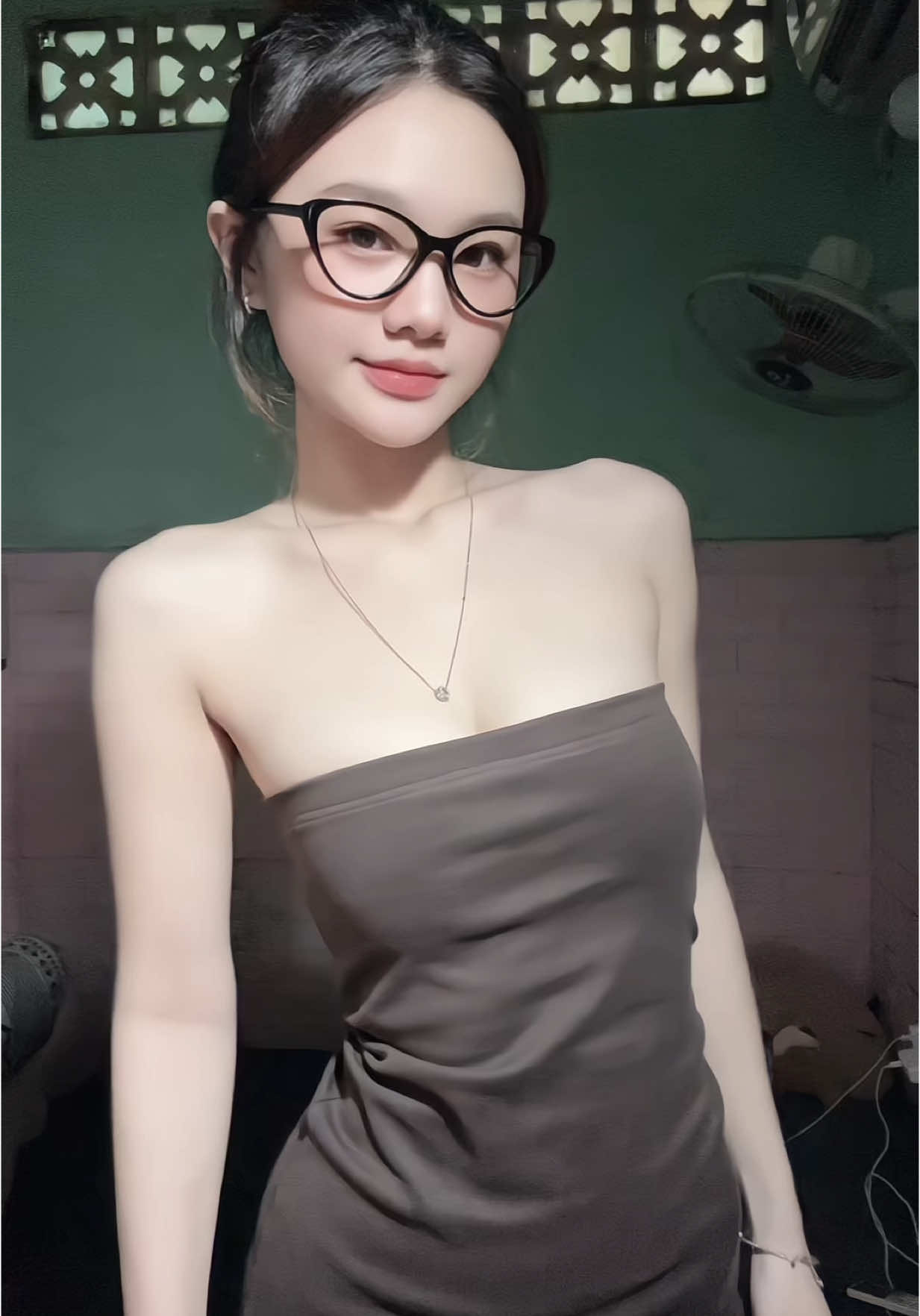 Đừng quay đầu nhìn lại bởi, không ai là người ban đầu. Kể cả chính em. 