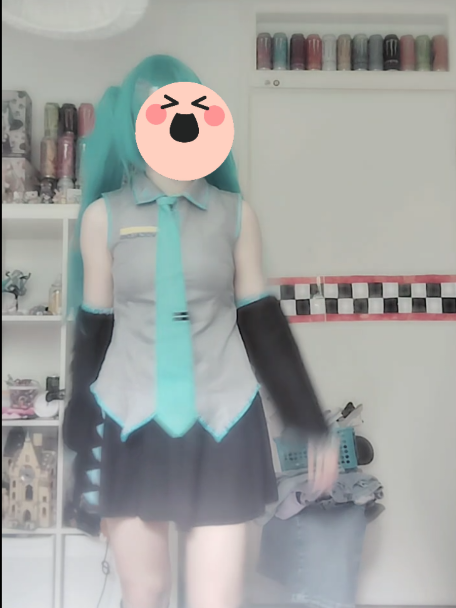 ✮ #HATSUNEMIKU ✮ I had to cover my face at the end bicause I started doing weird faces 💔 . . . . . . . . . . #hatsunemikucosplay #vocaloidcosplay  #Cosplay #fry #hatsunemiku #hatsunemikuvocaloid #Mikuvocaloid #miku #vocaloid #Fyp #Dance #Evangelion #Nezumicon 