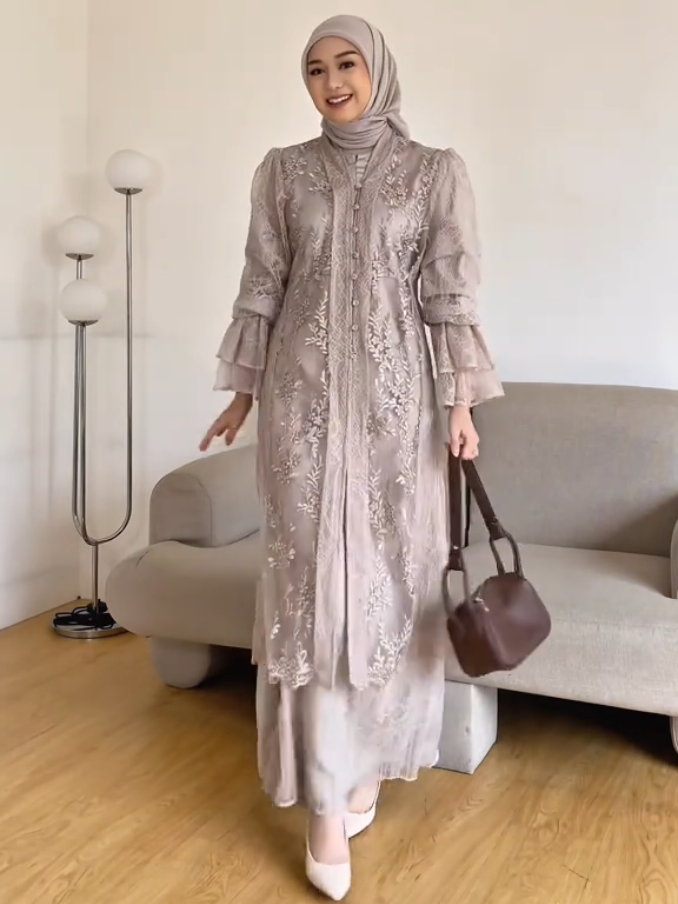 #bajuakadmalay #bajuakadmelayu #oneset #bajukurung #bajukondangan #bajubridesmaid #dressbrukat #shafanadress #stuffcisy #dresssatin #dresssilk 