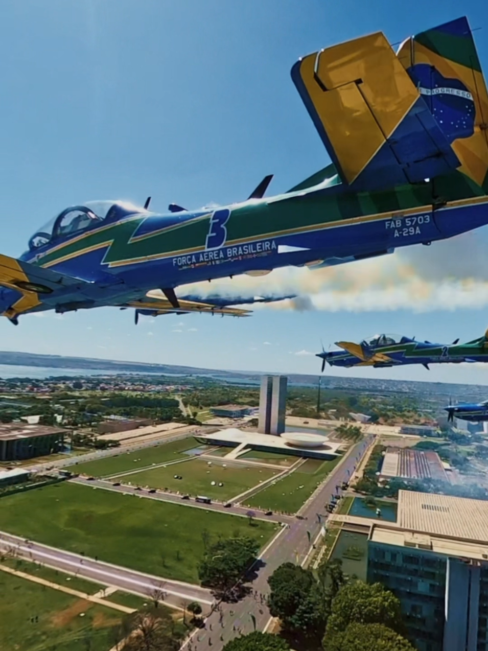 EDA - Esquadrão de Demonstração Aérea  #fumacaja #esquadrilhadafumaca #brasil #fab #forcaaereabrasileira #afa #epcar #eear #brasilacimadetudo #fumaca #fumaceiro #riktok #aviaomilitar #demonstracaoaerea #brasilia #brasiliadf #esplanada #esplanadadosministerios #7desetembro #instagood #photooftheday #beautiful #happy #photography #reels #viral #explore #foryou #trending #reelsinstagram 