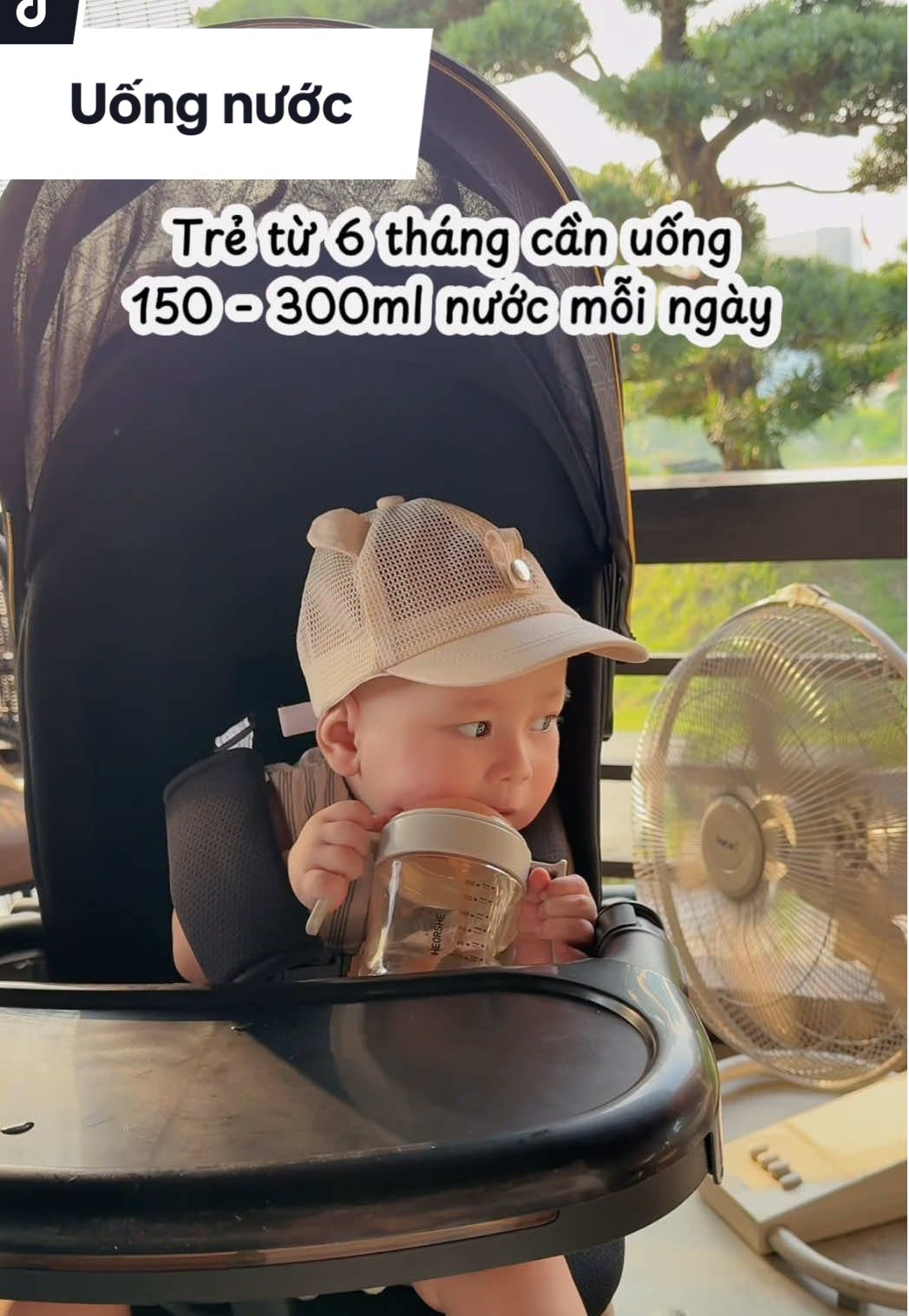 Trẻ từ 6 tháng bắt đầu ăn dặm mẹ cần bổ sung 150-30ml nước mỗi ngày để hỗ trợ hệ tiêu hoá, ngăn ngừa táo, tăng vị giác,... #mevabe #embedangyeu #andamcungbe #binhtaphut #fyp #gamnuouchobe 