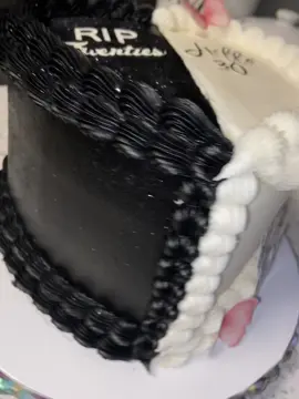 HELLO THIRTY CAKE 🩷 HEART SHAPED CAKE SHOP MY CAKES TODAY 🩷 #heartcake #heartieecake #hellothirty #riptwenties 