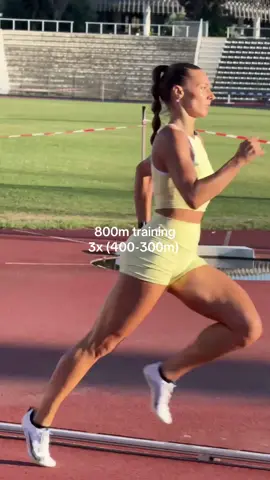Testing some 800m sessions, since I currently can’t sprint more than 80%, we decided to train longer distance. 😅 #800m #training #runner #run #sport #workout #motivation 