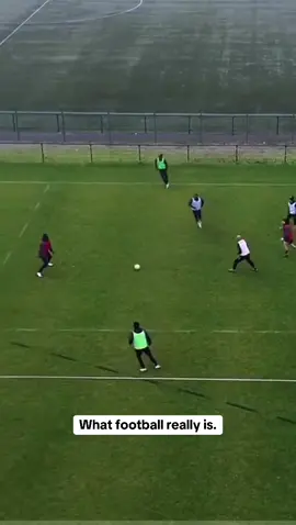 Too satisfying to watch 🥵 This is how you play football. 🤯 @28 #football #tikitaka #footballtiktok #risingballers #trending #goviral #fyp #sport #sports #futebol #futbol #cold 