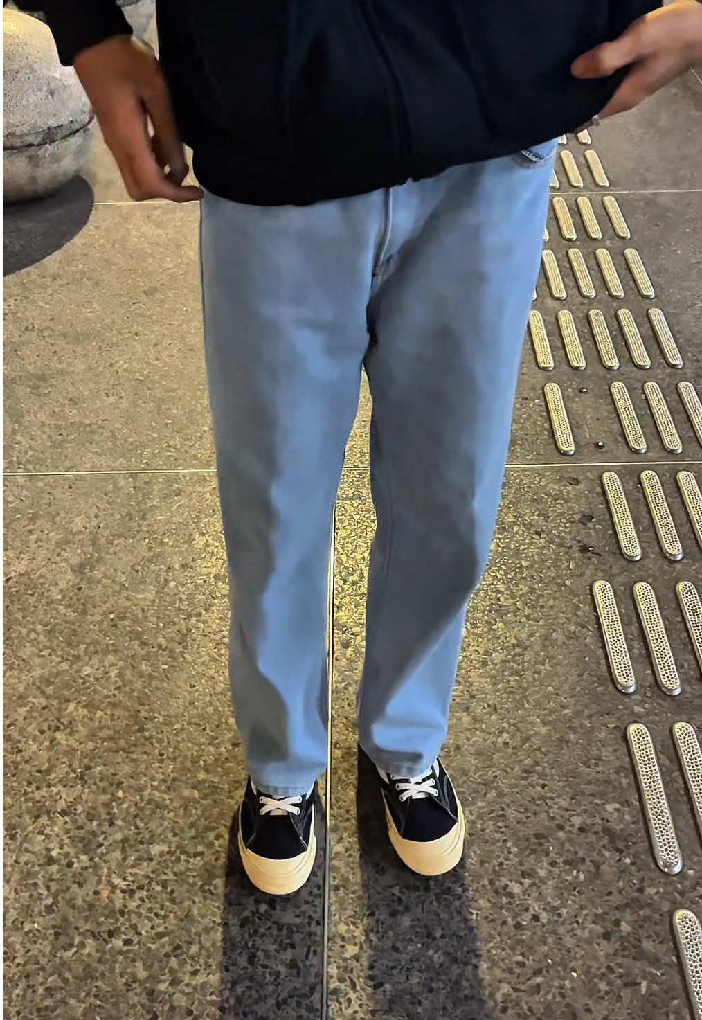 jangan dicek harga, harganya terlalu murah buat celana sebagus inii!!! #celanapanjang #celanabaggy #baggyjeans #celanakorea #celanakoreanstyle #celanajeans #fypシ゚ #fypage #sepatusekolah #sepatumurah #sepatupria #sepatusneakers #sepatu 