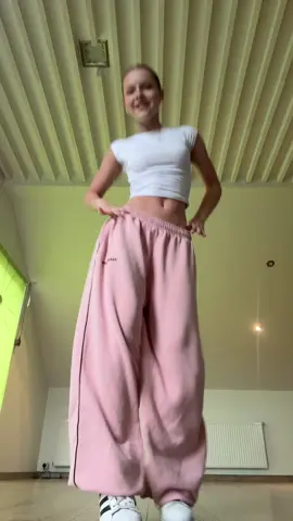 i tried…// dc @Kiana 🔥 #dancetrend #takeitslow #trendin #dancer #fyp #foru #fypageシ #trends #lightsdownlow 