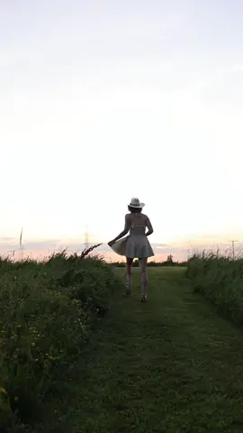 WAKE UP GUYS IT’S SHANIA DAY 💃🏼✨ @CavendishBeachMusic day one let’s gooooooo  @Shania Twain 🫶🏻🫶🏻🫶🏻🫶🏻🫶🏻