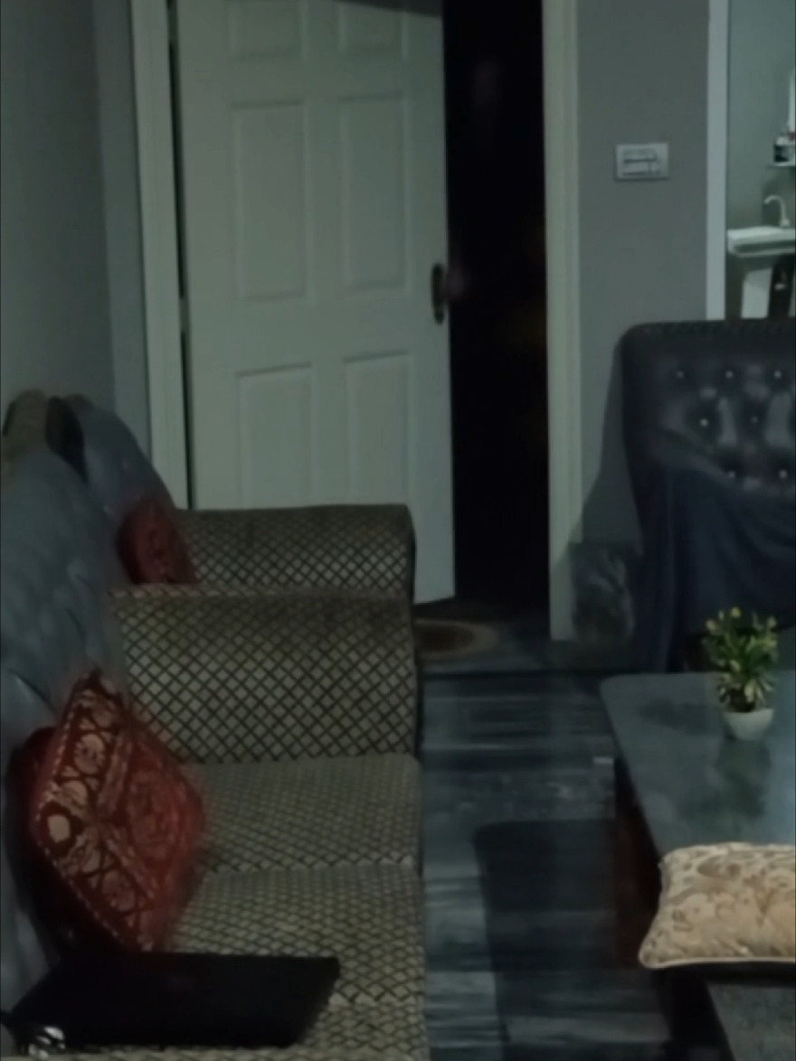 Who's Behind the Door😨 #scary #jumpscare #horror #fyp #horrortok 