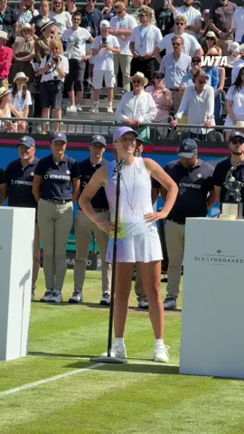 We think her grass szn is turning out pretty good 😜🌱 Flashback to Iga Swiatek’s speech in Bad Homburg leading up to Wimbledon. #WTA #IgaSwiatek #Wimbledon #SportsTok #Tennis #SportsMoment
