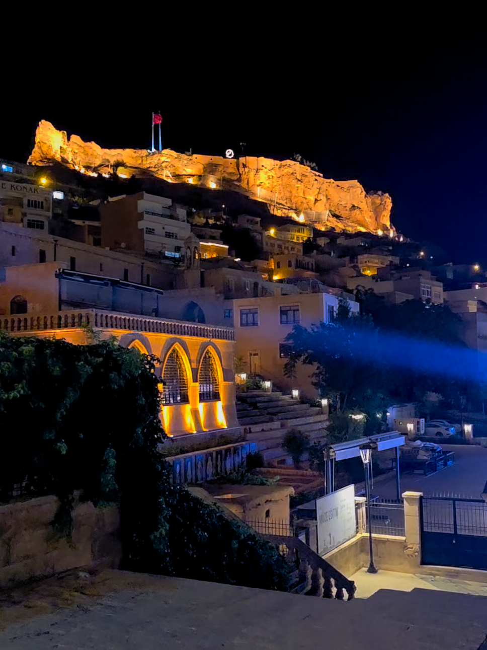 MARDİ'NİN NEYİ MEŞHUR DİYE SORAN OLURSA SAYICAĞINIZ GÜZELLİKLER ARASINDA BU VİDEO OLSUN🥰😍#mardin #mardinortaköy #MARDİN #eskimardin #mardingecemanzarsi 