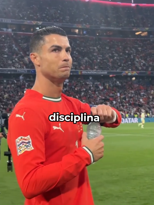 3 futbolistas que no beben alcohol… y sus razones te van a emocionar #FutbolInspirador #HistoriasReales #CristianoRonaldo #futbol #usa #latinostiktok 