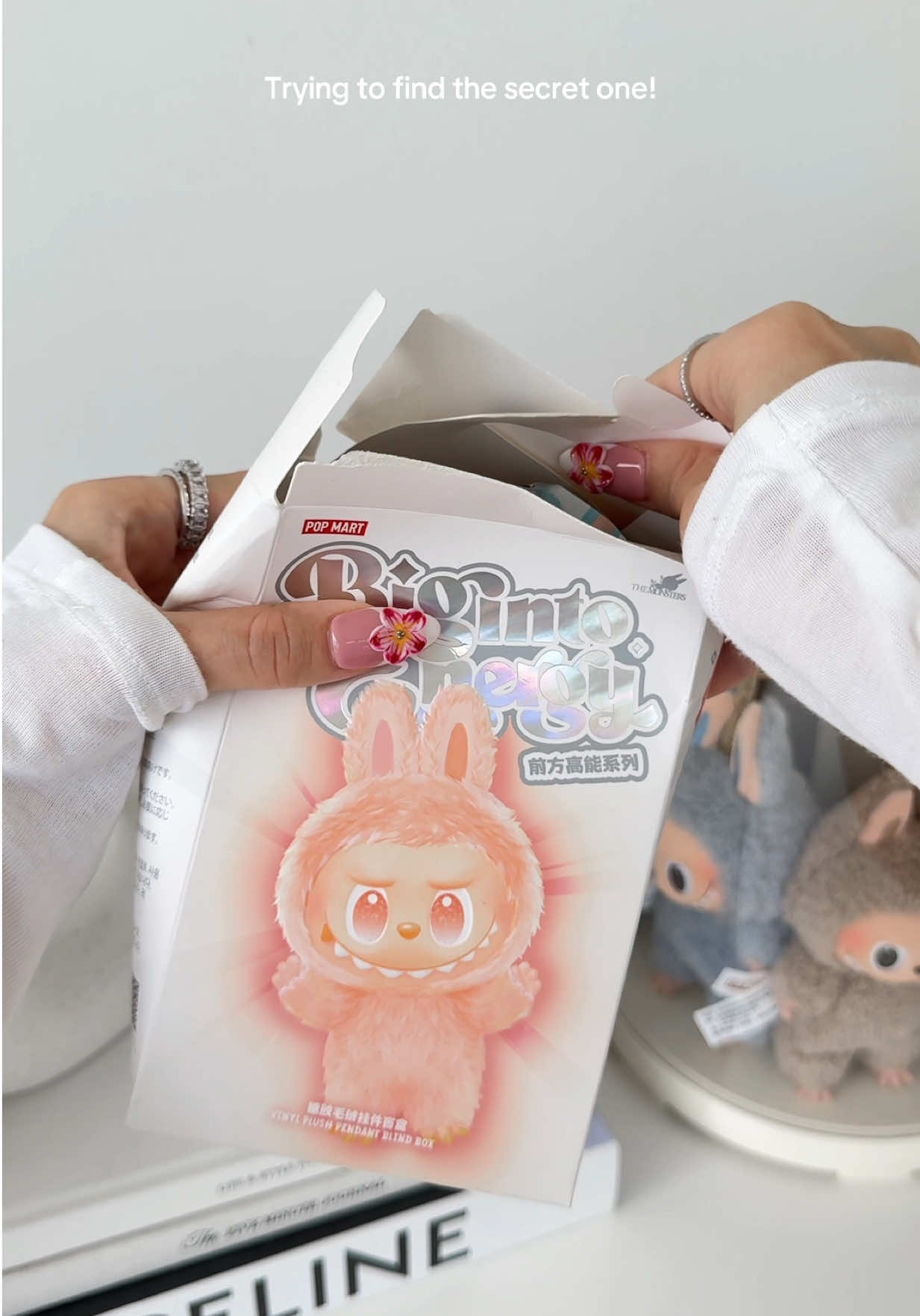#Labubu #PopMart #bagcharm #tiktokshopcreatorpicks #tiktokshopfinds #Dealsforyoudays  #BlindBoxUnboxing #UnboxWithMe #CuteUnboxing #ToyCollector #PopMartLabubu #AestheticToys #MysteryBox #bigintoenergylabubu