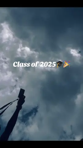 4 Years, countless memories…One Final Flex 🎓 ID cards up, we outtttt!!#fybシ#finalyearstudent #classof2025 #lingualaurel #CapCut #fyp 