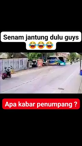 Bersama supir bus pro kita senam jantung guys🤣🤣😍 #tangan super #supirbus #bis #ugalugalan #senamjantung #fyp #jangkauanluas