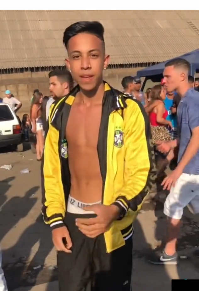 Victor Kayan no primeeee 🙈🥰👆❤️😍 #baile #bailefunk #baile_de_mandrake #30k? #bailedesp #brasilfunk #paulistas #mandrakes #victorkayan #kayan #danca #funk #funkbrasil 