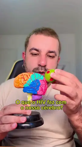 🧠 Você sabia que o HIV também pode afetar o cérebro? O vírus não impacta só o sistema imunológico. Existe uma condição chamada NeuroHIV, em que o HIV atinge o sistema nervoso central, podendo causar alterações cognitivas, de memória, atenção e até no humor. Mas mesmo antes disso, o impacto emocional do diagnóstico já é suficiente para mexer com a nossa mente. Ansiedade, medo, culpa e dificuldade para dormir são muito comuns nos primeiros meses — e às vezes persistem por anos se não houver acolhimento e suporte. ✨ A boa notícia é que você não precisa enfrentar isso sozinho. A terapia pode te ajudar a entender o que está sentindo, organizar os pensamentos, diminuir o sofrimento e criar repertório emocional para viver bem com HIV. Se quiser fazer terapia comigo, me chama no DM ou clique no link da bio. 💬❤️‍🩹
