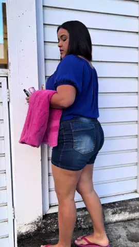 A VIZINHA QUERIA TOMAR BANHO NA CASA DELE. 