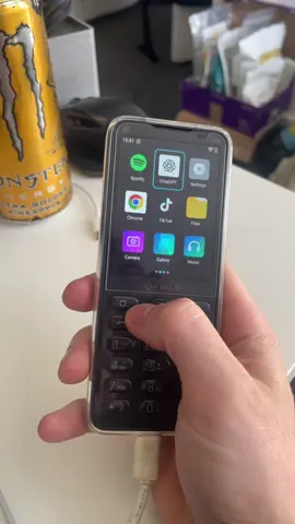 Just got a #dumbphone to cure my TikTok doomscrolling, ask me questions about it iyw #qinf21pro 