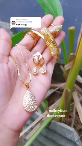 Membalas @novitarachmawati36 set perhiasan titanium harga 60 ribuan ✨️ #kalungliontin #perhiasantitanium #xyzbca #belanjaditiktok #racuntiktok #rekomendasi #setperhiasan #setperhiasanwanita #setperhiasantitanium #setperhiasancantik #setaksesoris 
