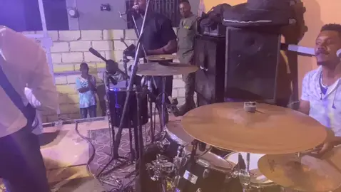 Se te jou Annivèsè mwen 12 Oktòb 2024 devan lakay mwen ……..                                      m tr chwazi fè sam renmn e fè moun yo viv eksperyans m konn al fè deyò🥳🥳🥳🥳🥳