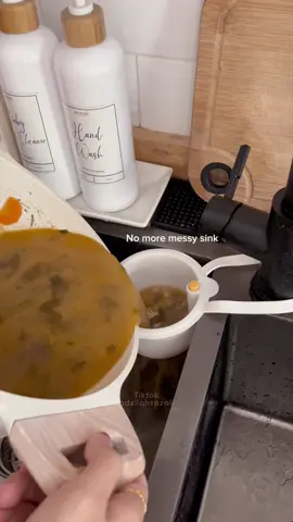 Benda kecil ni memang banyak tolong dekat dapur! Tapis sisa makanan, nak letak sponge pon boleh Paling best? Senang cabut dan bersihkan. #DapurKemas #KitchenHackMalaysia #BarangDapurViral #IbuIbuWajibAda #SinkStrainer #TikTokMadeMeBuyIt #HomeEssentials #AffiliateMalaysia #DapurCantik #ProdukViralMalaysia #racuntiktok #fyp 
