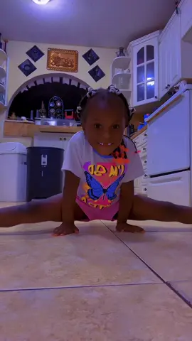 Too much energy for me😂🔥 #Tatcha #dancemachine🔥 #clockit #dancemachine🔥 #itzzscooochhiieewww #fyp #miamidadecounty🌴 #clockitcooochhiieewww #clockthecooochhiieewww @MouseSkeeTooliii 💜🧸 Khay 