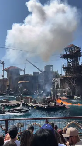 Waterworks at Universal Studios Hollywood never disappoints 🎇 #Hollywood #UniversalStudios #WaterWorld #LosAngeles #Summer #Vacation #FYP #liveshow