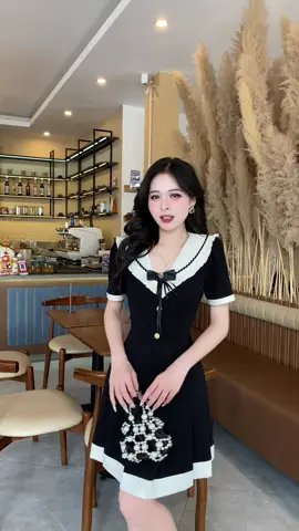 Váy thiết kế cổ V phối viền tạo điểm nhấn. Dáng A ngắn xếp ly #Vaythietkecapcap #vayxinhmoingay🎀 #viral #Evii 