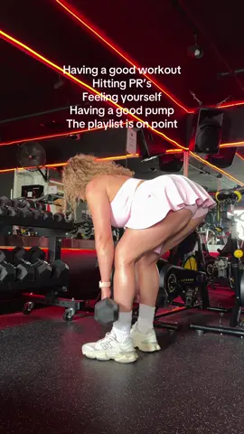 The gym struggle we’ve all faced at some point 😩 Do you guys carry extra headphones? Do you leave the gym? Or do you just raw dog it without headphones? Im curious🤭
