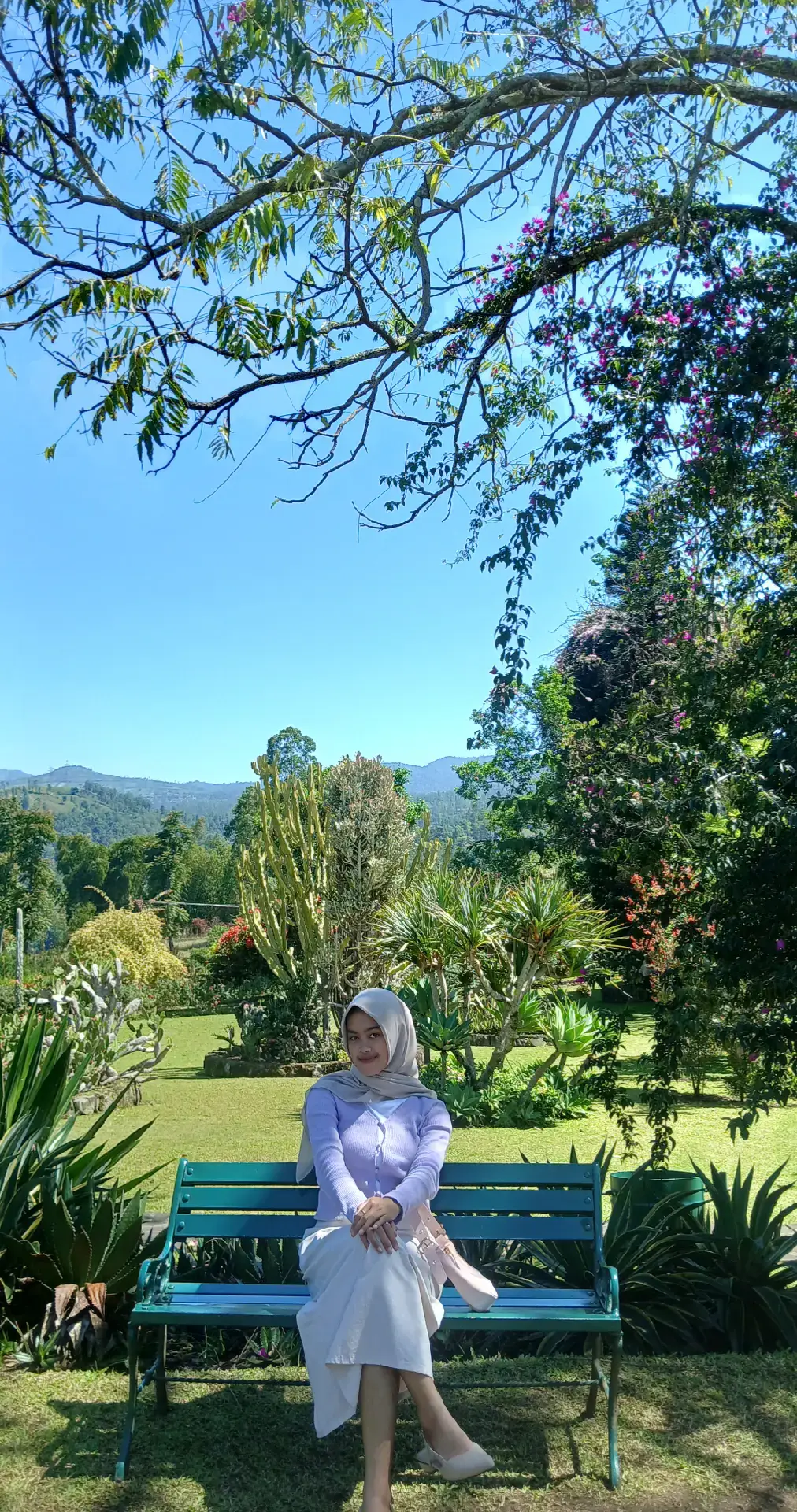 plisss taman nya emang secantikk itu lohh, gapernah bosen dehhh main kesiniiii