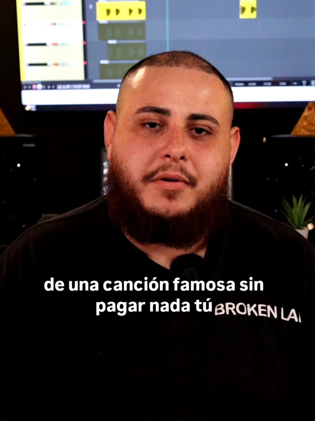 ¿Crees que usar 3 segundos de una canción te salva del copyright? 🚫 Falso, corillo. No importa si es corto, si se reconoce, es ilegal sin permiso. 🎧 Muchos artistas creen que si el sample dura poco, no hay problema. Pero en 🇺🇸 y 🇵🇷, la ley NO tiene límite mínimo de segundos. Si usaste un riff, vocal chop o melodía famosa, aunque sea un segundo, ya estás violando derechos de autor. 📜 Casos como Bridgeport v. Dimension Films lo dejaron claro: “Get a license or don’t sample.” 💡 ¿Qué puedes hacer para evitar líos legales? ✅ Usa samples libres de derechos (Splice, WA Production, Looperman) ✅ Crea tus propios sonidos ✅ O haz sample clearance si vas a usar algo reconocido ⚠️ Si el público lo reconoce… un abogado también puede. Comenta si alguna vez te bajaron un beat o te metieron copyright. 💾 Guarda este video pa’ no meter la pata en tu próximo release. 👥 Etiqueta a ese productor que vive sampleando sin miedo. #Sampleo #CopyrightMusic #ProductoresLatinos #BeatmakerTips #MusicLaw #sampleclearance #EstudioCasero 
