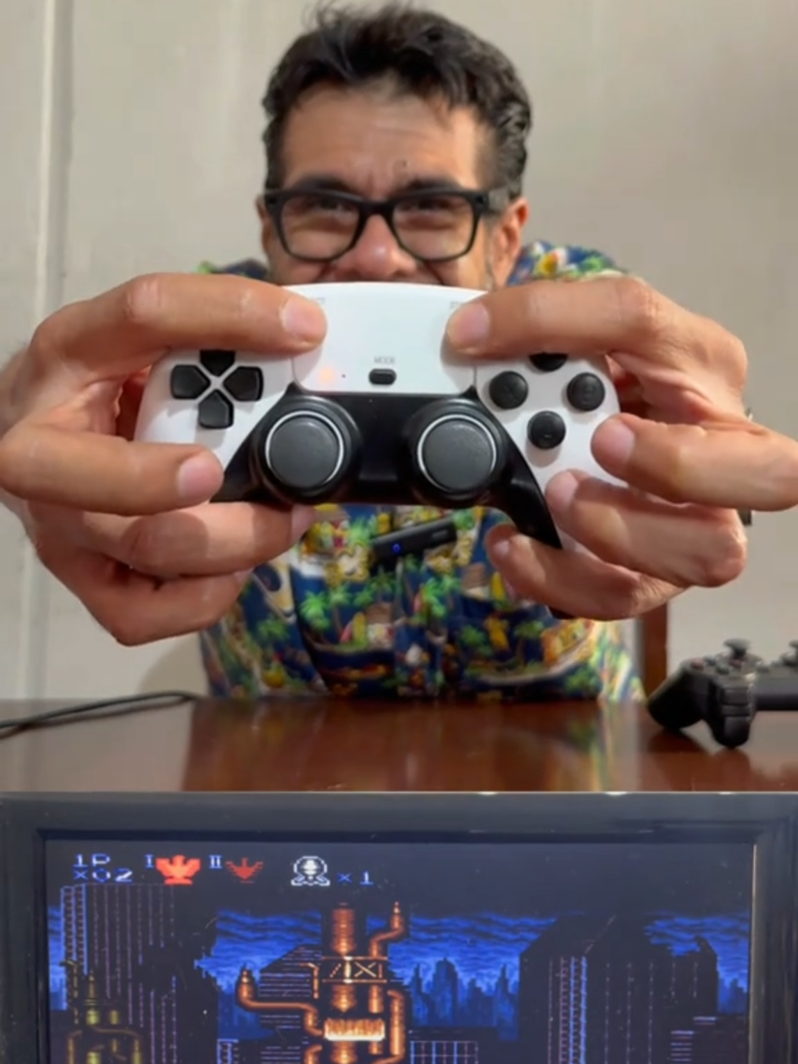 🎮 ¿Atorado en el juego? Te paso el truco que nadie te dice. En el GameStick, si quieres salir al menú principal sin apagar la consola: 🕹️ Presiona Select + Start al mismo tiempo y listo. Rápido, fácil y sin complicaciones. ✅ Guarda este tip y compártelo si te sirvió. 🛒 Y si quieres tu GameStick al mejor precio, original y probado… Compra con seguridad en mi tienda oficial en TikTok Shop: Mixitronics, aquí mismo en la plataforma. #GameStick #TrucoRetro #ConsolaRetro #Emuladores  #RetroGamingMéxico #GameHack  #Mixitronics #TikTokShop #TutorialGamer #gamermexico #TecnologíaRetro #TrucosQueSirven