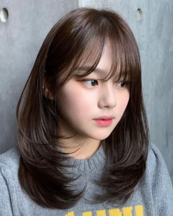 Layered soft cut with airy bangs simple, fresh, and effortlessly pretty 🍃✂️✨ #HairInspo #AsianBeautyVibes #LayeredCut #SoftLook #SalonReady #FreshLook