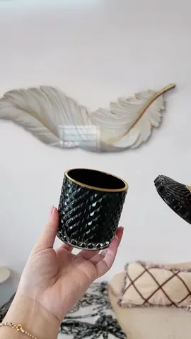 Hủ thuỷ tinh đựng nữ trang , tăm bông, kẹo, bông tây trang, trang trí phòng khách, tủ, bàn trang điểm, bàn trà, phòng tắm, bồn rữa mặt đều vô cùng sang trọng, quý tộc và cao sang, màu đen này rất menly và nam tính ạ, hợp với tone nội thất đen và trầm