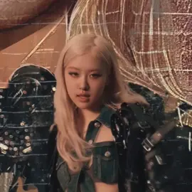 مو طبيعي كميه الجمال اللي قاعده آشوفها 🤯  #rose #jisoo #jennie #lisa #blackpink #sooya #jensetter #lilies #number1 #fyp #fypシ #foryou #viral 
