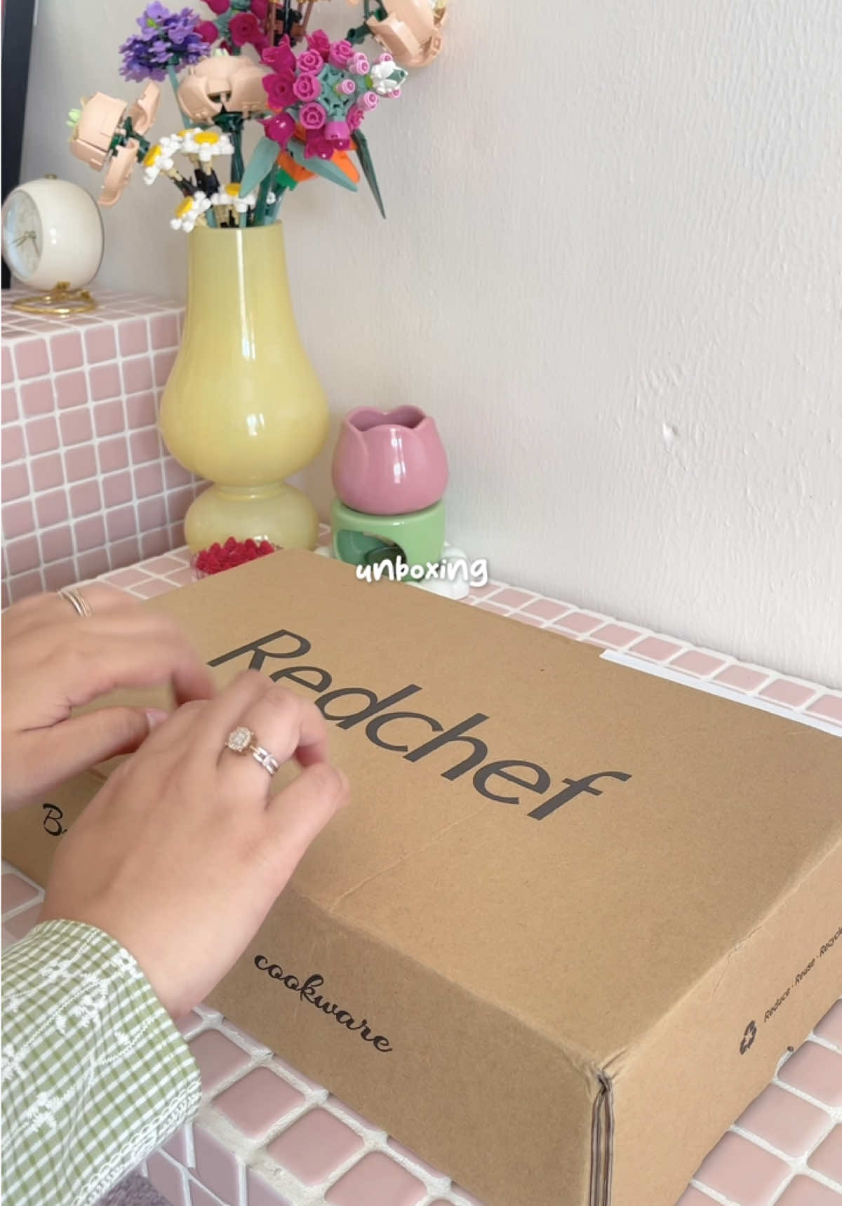 dulu heran kenapa mama punya banyak teflon, padahal satu aja cukup kan. eh sekarang keheranan itu terjadi pada diriku👀😆🤭 #printilandapur #kitchencookware #kitchenset #redchef #teflonantilengket #teflonmurah #wajanantilengket #dapurminimalis 