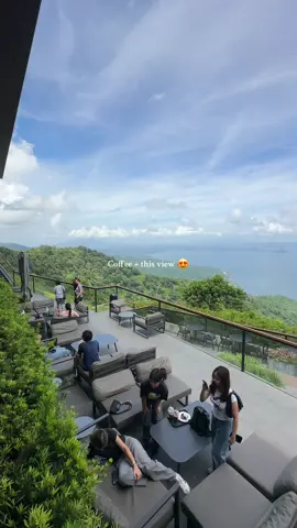 Grabe, I think this is the best Starbucks we’ve been to! 🥰  #chibogchai #starbucks #tagaytay #FoodTok #whereintagaytay 