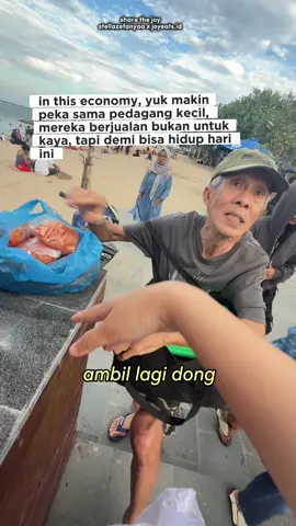 sedih banget pas denger cerita omnya 😭🙏🏻 ga bayangin dari awalnya jadi tour guide karna covid harus banting stir jualan piscok 🥺 om Robert hidup sendirian, bikin piscok sendirian & percayalah, piscoknya enak sekali, hanya 5rb perbungkus 😭🙏🏻 tebel piscoknya 🥹 kayanya aku mau borong deh besok, mau bagi2in lagi ☺️❤️  aku dah ada sebut lokasi jualan di video ya guys ❤️❤️ #viral #fyp #bali #balifood #balifoodies #kulinerbali #umkm #baliindonesia 