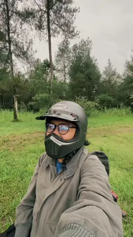 Yang lagi pengen cari tempat camp weekend ini  Bisa bangettt ke sini woyy  Tempatnya adem sunyi enak banget pasti kalau buat camp bareng keluarga atau teman kalian  lokasi udah aku spill di video ya ✌️😁🏞️  Langsung gas camp ke sini kawan  #camping #rekomendasicamping #campinglife #trip #magelang #explore #explorepage✨    