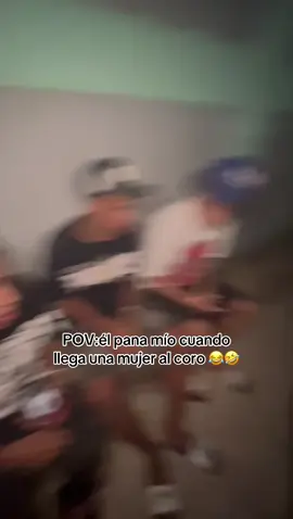 🎥él pana mío cuando llega una mujer al coro 🤣 humor de barrio @El Rubio🤴🏼🫀 @🫦” @familia bebé romo 🔊🥃 