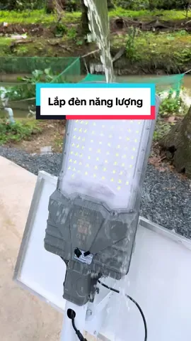 lắp đèn năng lượng Phi thuyền ở khu sân vườn#nguyenhuuphu63 #xuhuong #mientay #tpsolar #dennangluongmattroi #dennangluong 