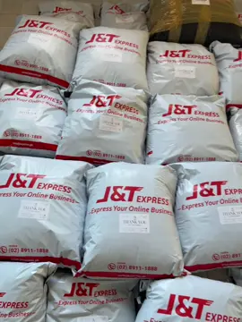 Ukay is not for the weak. 💯 Hindi ito para sa mga mahina ang loob, maarte at walang diskarte.  Sa bawat bagsak ng benta, may aral at lakas na dala. Hindi araw-araw paldo, pero araw-araw, lumalaban tayo. Minsan talo, minsan paldo — pero sa ukay, tuloy lang ang negosyo! * Hindi araw-araw malakas ang benta, pero araw-araw may dahilan para lumaban. * Hindi lang ito negosyo, kundi laban para sa pangarap at pamilya. Maliit man ang kita ngayon, basta tuloy-tuloy — lalaki rin ‘yan bukas. Laban lang sa benta — isang live, isang pangarap! Ukay is more than just a business, it’s a way of turning sipag into success, and pre-loved into well-loved. 💓