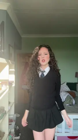 one legs looks tanner than the other it’s just the lighting #fyppppppppppppppppppppppp #fyppppppppppppppppppppppp #fyppppppppppppppppppppppp #nonchalant #curlyhair #school 