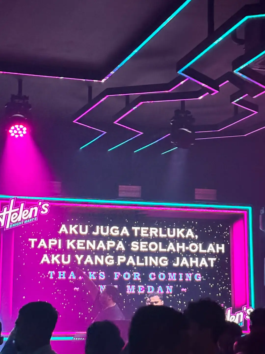 #helensnightmartmedan #helensnightmart #sakit #pergi #happy #enjoy #havefun #jahat #tersakiti #pilu Lokasi :📍Helen's Night Mart Medan